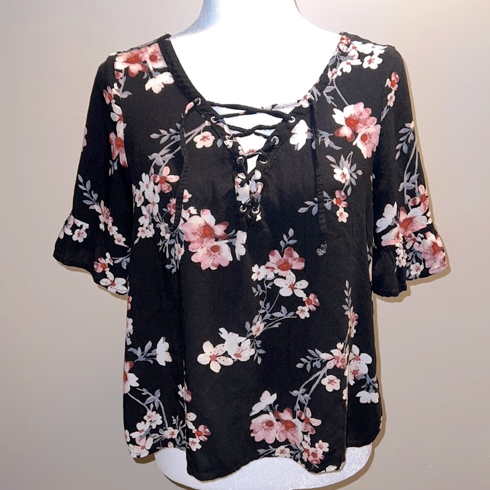 American Eagle ruffle short sleeve blouse🌸